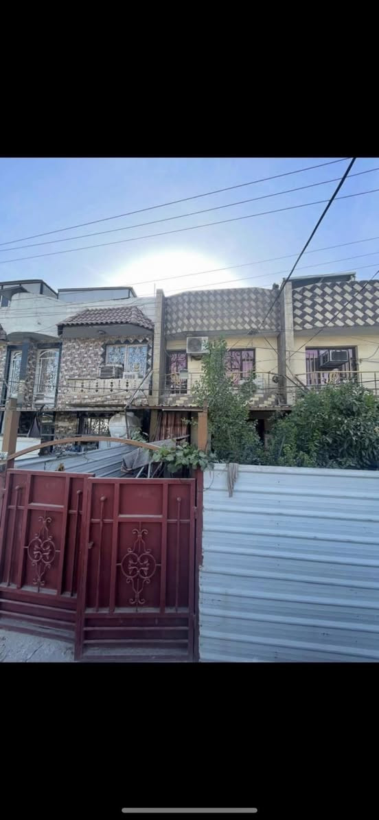 السلام عليكم بيت للبيع مساحه ٦٠ واجهه ٥ نزال١٢ 

تشجير ٥ *٥ كراج يستوعب سياره +حديقه 

الطابق الارضي صاله ومطبخ وحمام وتواليت وغرفه نوم ومنور

الطابق الاول غرفتين نوم وحده منهن سويت  

الطابق الثاني غرفه سندويج 

بناء البيت٢٠١٥

البيت نضيف من الداخل ومصبوغ والصاله بيها ديكور

البيت عالي عن الشارع 

مكانه البيت الحريه السلام على شارع سايدين خلف مدرسه العداله مقابيل الفتحه مال كراج 

للاستفسار *********** متوفر واتساب
