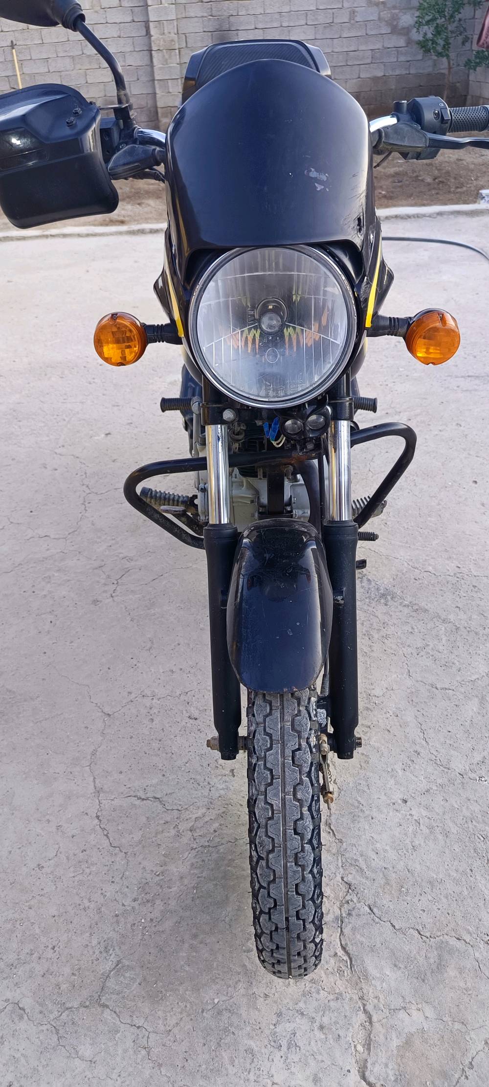 بوكسر موديل 22 محرك نضيف ما مفتوح 
اوارق موجوده وكامله هندر نكره وحده 
سلف نكره وحده دراجه ما مشتغله دلفري 
السعر 1350  للاستفسار ***********
العنوان بغداد النهروان