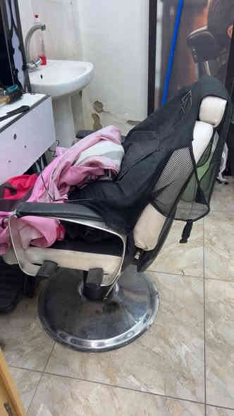 السلام عليكم كرسي وميز للبيع ثنينهن ب١٥٠قفل عنوان الشعب سوك شلال ***********
