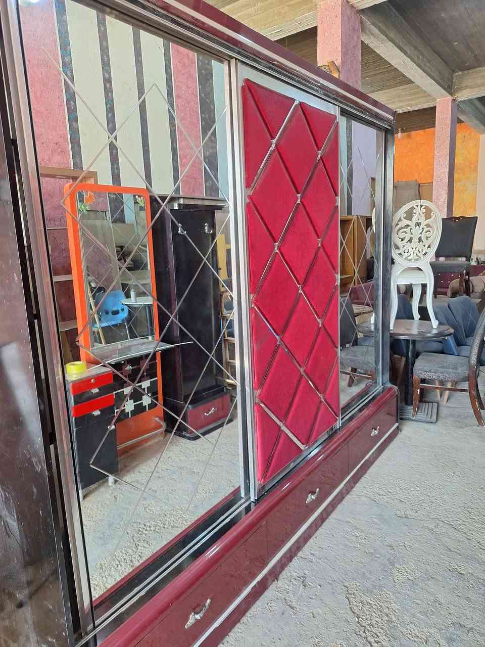 السلام عليكم...
غرفه تركي فخامه ونظافه وجمال...
كلش نضيفه بدون اي ضرر اخت الجديده
سرير خشب نجاره ....
الصويره شارع السبيس مقابل حسينية ائمة البقيع
***********
