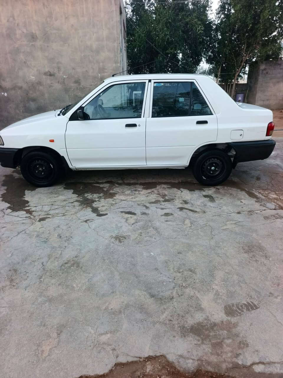 سلام عليكم سايبه لبيع موديل 2024 السياره نظيفه ***********
