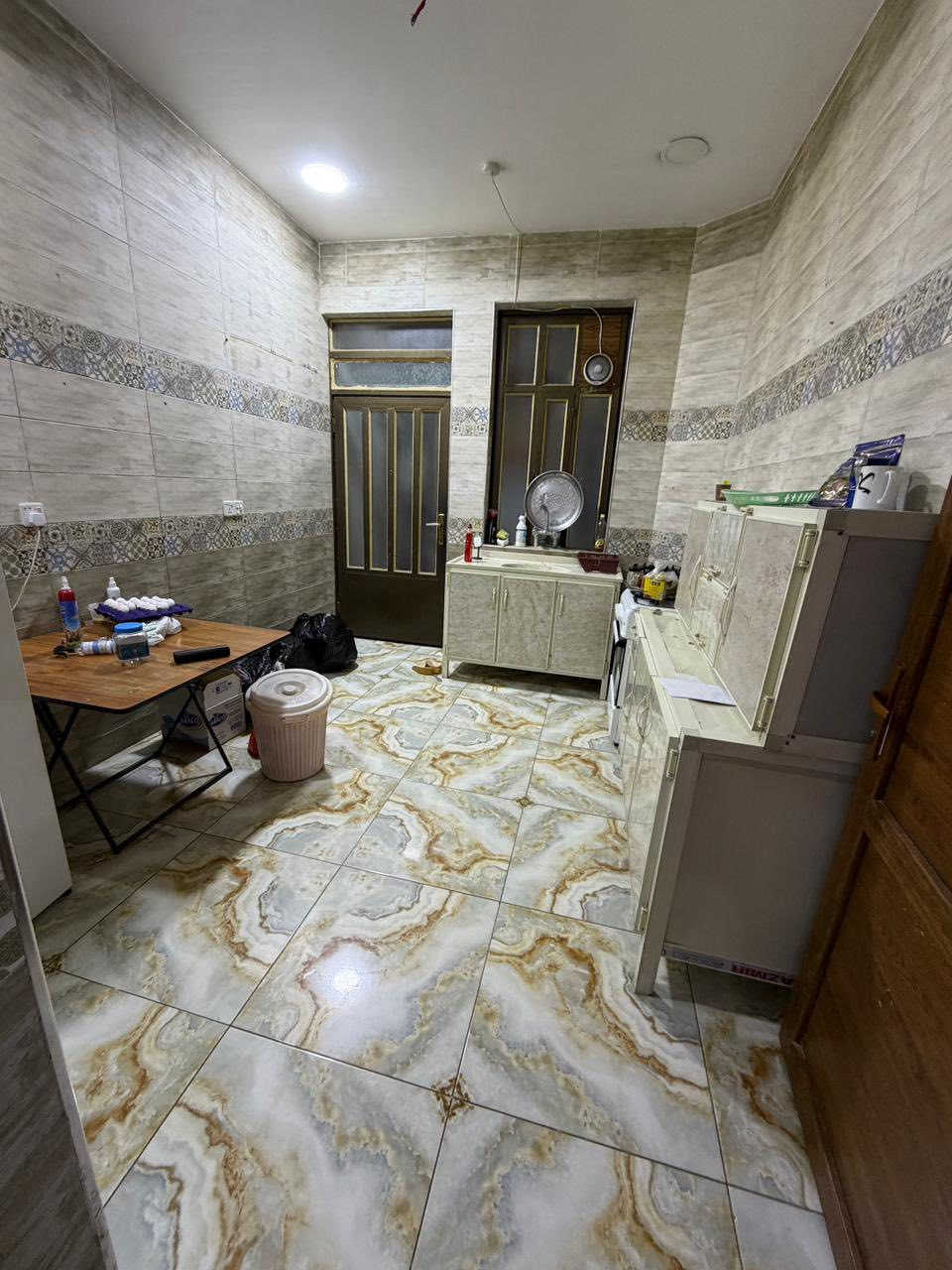 بيت للايجار
حي العسكري قرب المحيط المساحه 150 بناء جديد
طابق ثاني باب معزول 
يحتوي ع غرفتين نوم 
+ صاله+ استقبال+ مطبخ وحمام 
للاستفسار الاتصال على الرقم ***********
