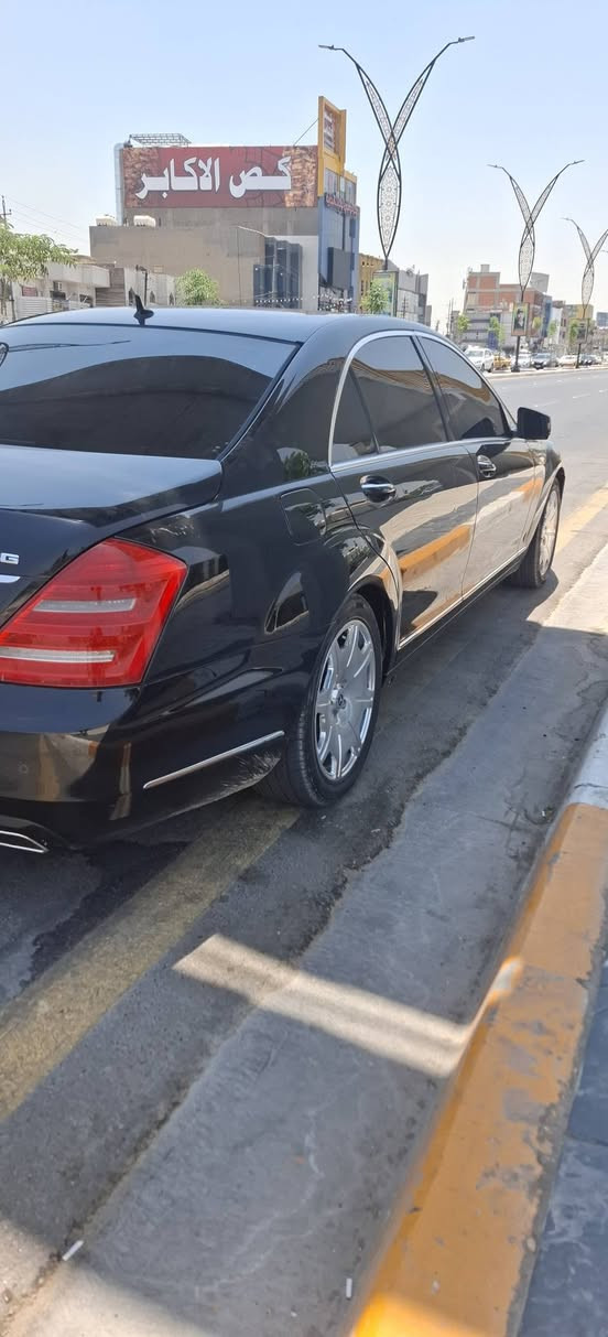 السلام عليكم،، مارسدس s 550 موديل ٢٠١٠ ،، سيارة غنية عن التعريف والمواصفات ،، بأسمي رقم بغداد ،  سيارة جاهزة من حدادية وكهربائيات وتبريد ثلج، بردات خلفية ،، ثلاجة،، تحكمات كشنات تدفئة تبريد،، السعر ١٧٥ ،، العنوان بغداد،، اتصل *********** ،،
