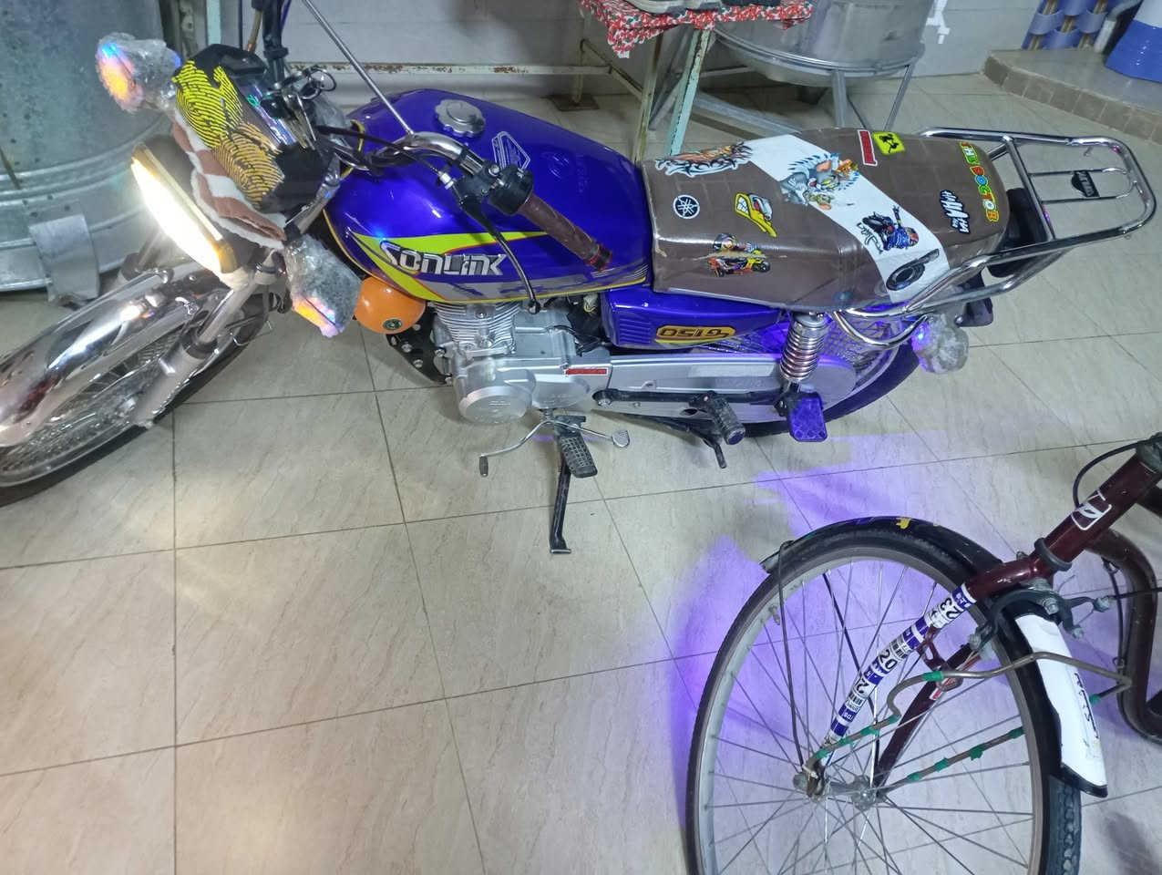 السلام عليكم ماطور اربع كير نضافه 90/100 المكان بلد ***********
