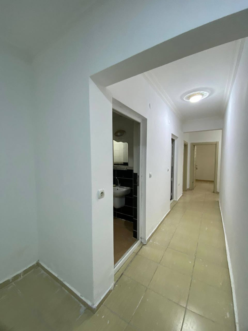 شقه بو فروتنی
پروژی ﴿باشا ستي)
قاتی -عردي
سعر380اوجمال
رووبه ر -134
ئاراسته  حديقه جنوب غرب
شقه پیکدهیت لینا نگهه ژووراميهقانا + سئ ژوور نقستن + مه خزه ن + ده ست شوو
رقم تلفون ***********
شقة للبيع
مشروع (باشا ستي)
طابق ارضي
سعر 380 اومجال
مساحة: 134م
واجهة  حديقه جنوب + غرب
شقة تتكون - مطبخ + استقبال + غرفتين نوم
مخزن + صحيات.
رقم تليفون ***********
*********** دهوك, العراق
