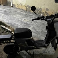 دراجه r10 للبيع السعر ٢٠٠بيه فقط كڤر مكسور وكڤر مشخط للتواصل٠٧٧٤٧٧٩٦٧٧...