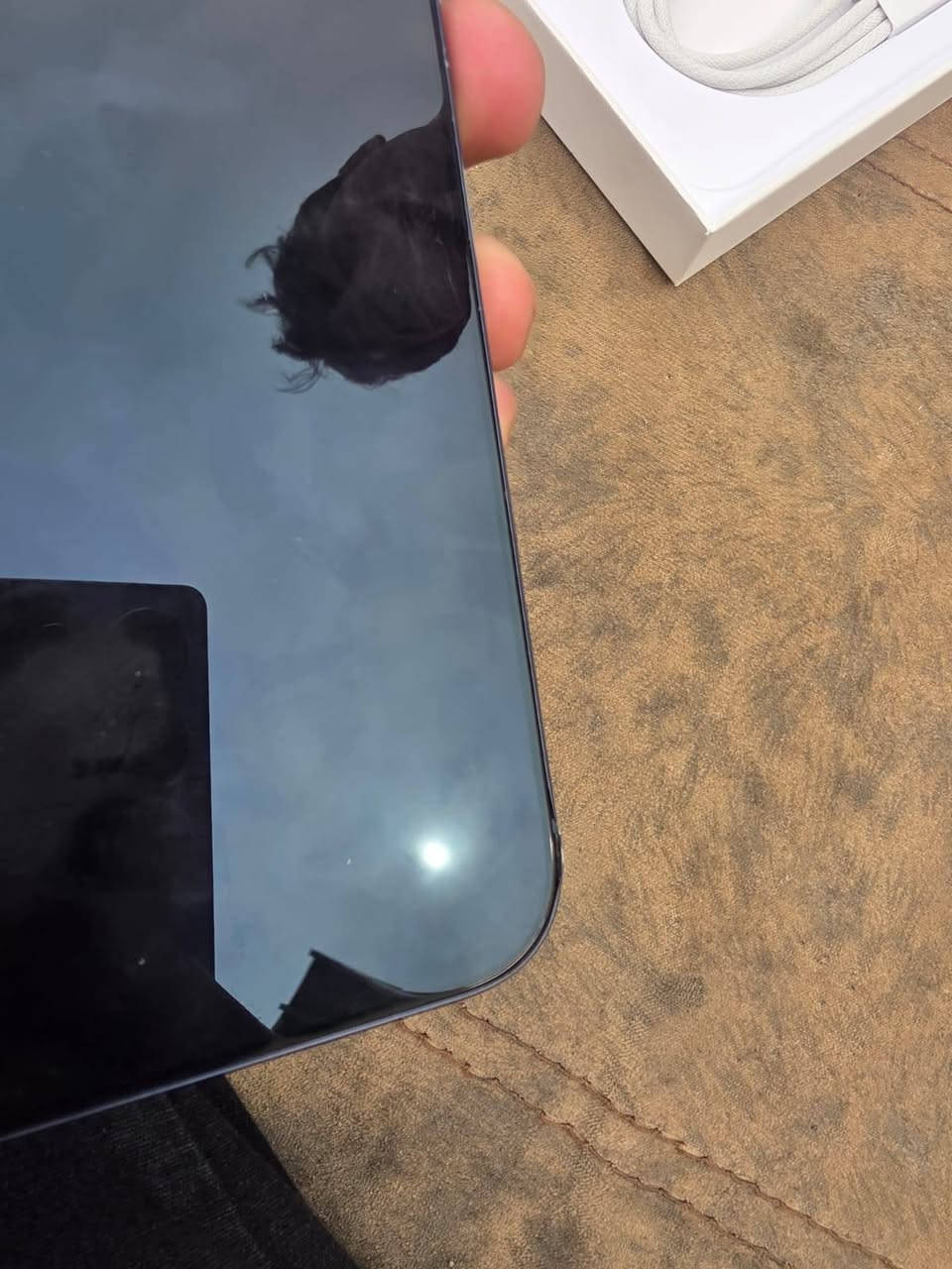 سلام عليكم
ايفون 17 برو ماكس
بطاريته 100‪%. 
مشحون 85 مره
ذاكره 256‪
الجهاز فاتحه على ايدي نضيف حيل
بس بي ضربات بالشاصي مثل ما واضحات
سعره 1.850. مليون و850 نهياته قفل
ملاحظه/ توصيل ماعندي
مكاني مدينه الصدر
***********
