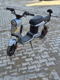 موديل ٢٥ • لون بحري • بدون بطاريات