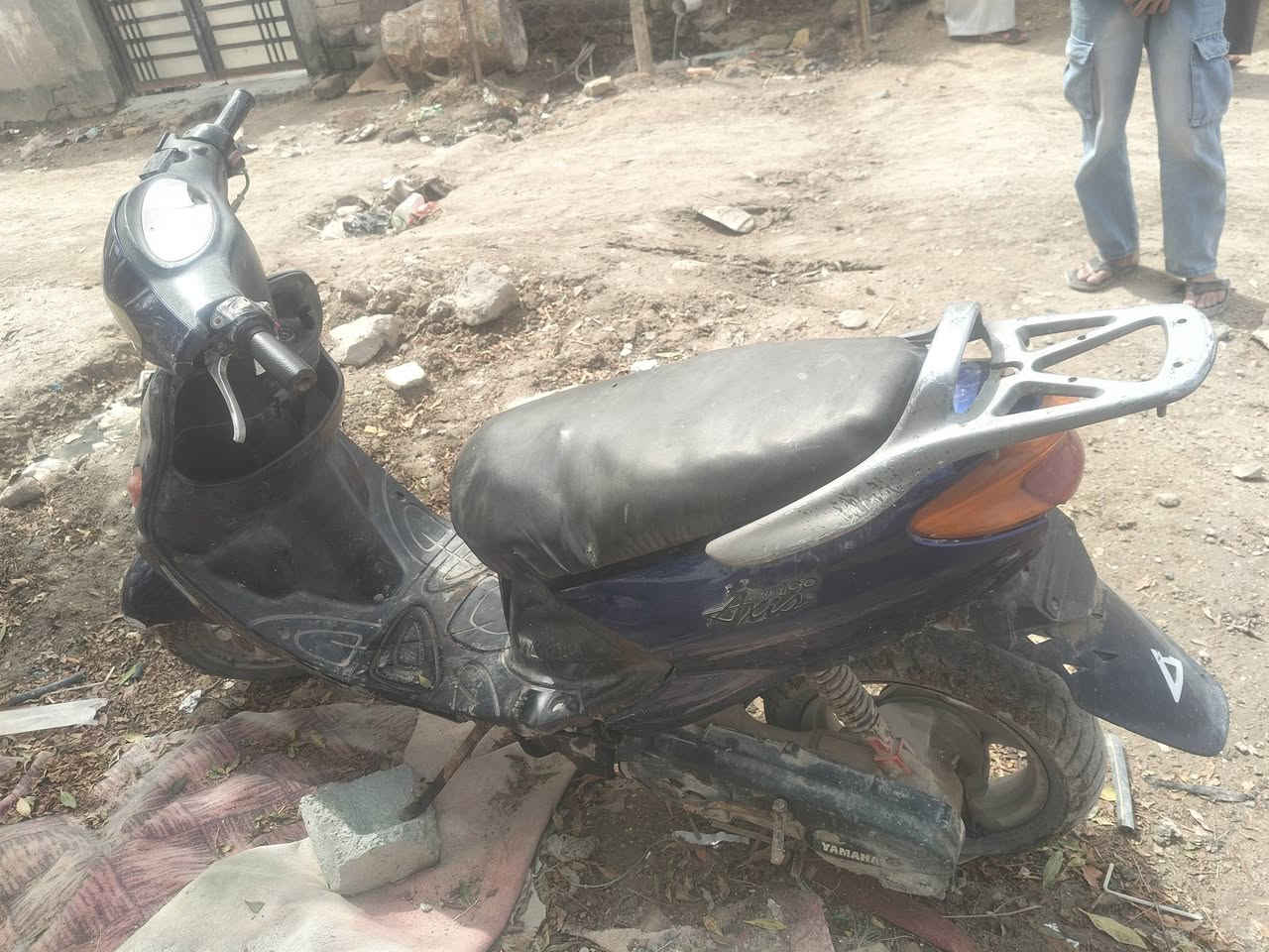 اكزز للبيع صارله يومين مجفتها اصلي بوشه وبستم  شرط شلعه قويه نضافه كدامك بصور  مكان سوق الشيوخ الاتصال ***********. سعر300بيه مجال
