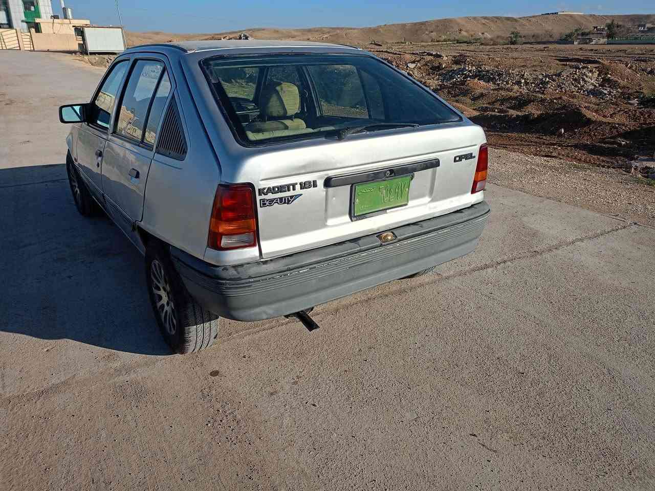 سلام عليكم من رخصه الادمن اوبل كاديت موديل 91 حجم 18 شرط معمر جديد ريمل قبل اسبوع حداديه قطره خياس مابيها  ميزانيه وبلنص مسوي جديد طخم جديد طخم بلكات جديد سقف تغليف جديد مسوي عقد مروري مدفوع شرط مصدق من المرور تبدي من الهزه السعر 24 بيها مجال بصيط اتصال علرقم *********** مكان السياره ناحيه العياضيه
