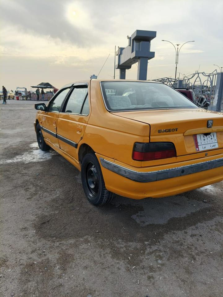 بيجو 2018 تحويل مباشر
غرامات مصفره وهيئه 
مكينه كير حداده تبريد تخم تاير السياره مانقصهه شي 
السعر 40 وبيها مجال مكان السياره بصره البهادريه
للاستفسار الاتصال ***********
