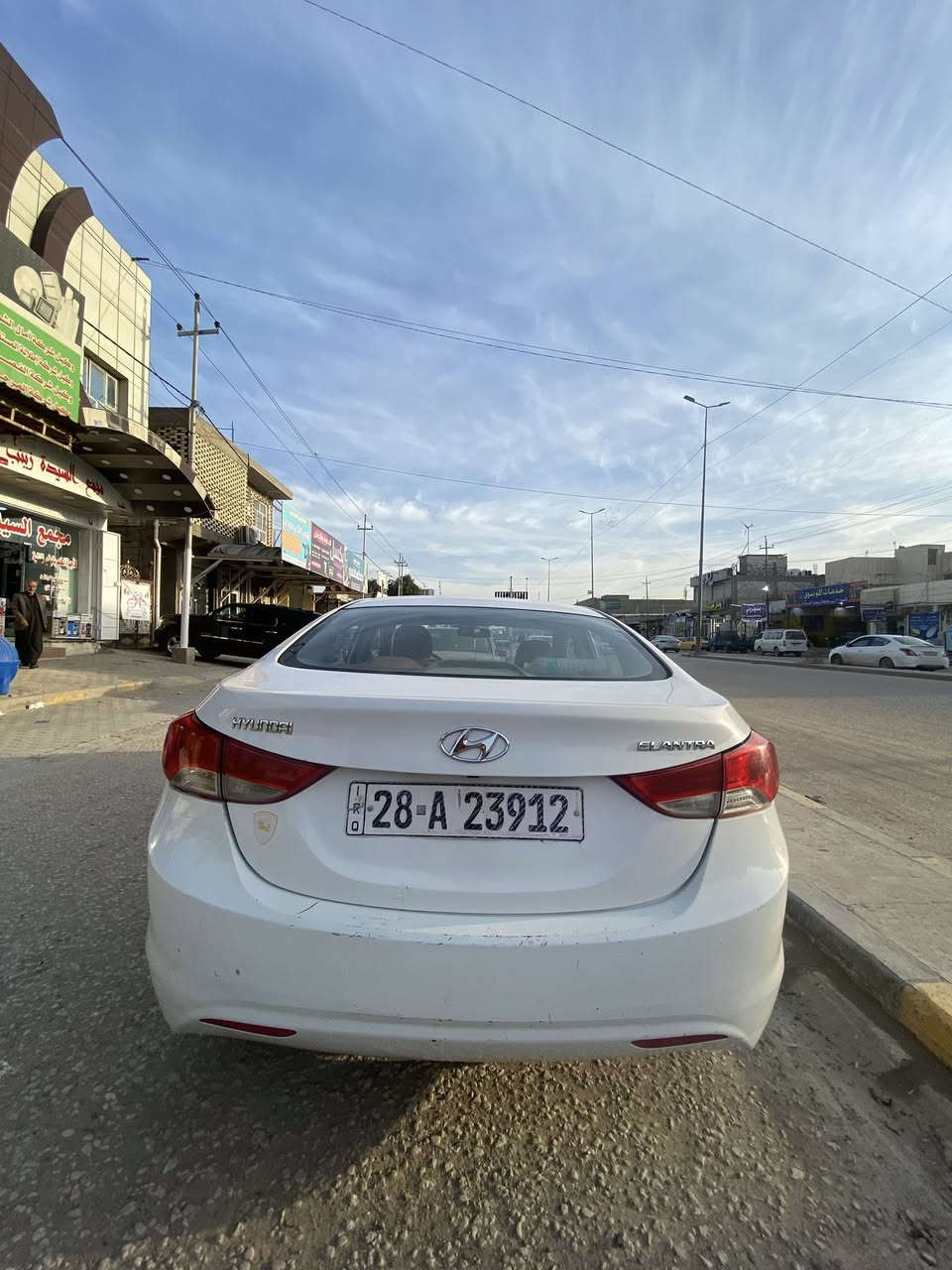 اللنترا 2014 محرك 1800 السيارة بيها 3 قطع صبغ بدون دواخل مكانها النجف للتواصل ***********
