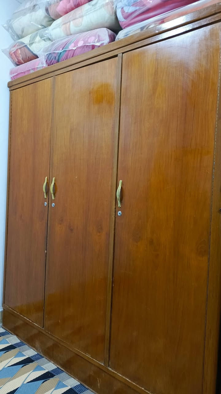 السلام عليكم للبيع  كنتور ثلاب باب تسكام صاج عراقي درجه اولى نضافته شوف عينك عوزه فقط قفاله بصور السعر 130 العنوان النجف شارع الحولي مال الملعب رقم الهاتف ***********  غير متواجد على النت
