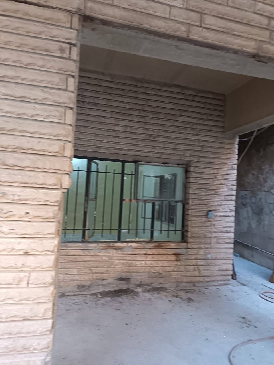 السلام عليكم بيت للايجار في الصليخ 
يحتوي علئ طابقين 90م 
الطابق الاول هول ومطبخ وخدمات
الطابق الثاني غرفتين وحمام
السعر 550 وبيها مجال
***********
