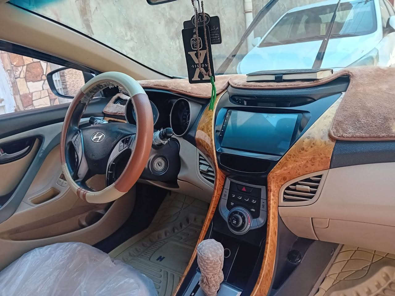 سلام عليكم النترا وارد خليجي 
مديل 2014 مكينه 1800 دوش
فول موصفات كلش للأخير 
 سياره جاهزه من كلشي 
بأسمي رقم بصره نكليزي سياره جديده 
دواخل عسلي فتحه تبريد حداديه 
تايرات كير مكينه كله جديد 
السعر 103 ورقه 
غير متواجد عل نت 
انه مكلف بل نشر رقم صاحب سياره 
*********** البصرة, العراق
