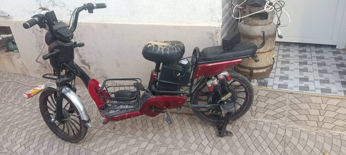 باسيكل الشحن للبيع اربع بطاريات كله شغال سعره 170 وبيها مجال رقم موبايل ***********
