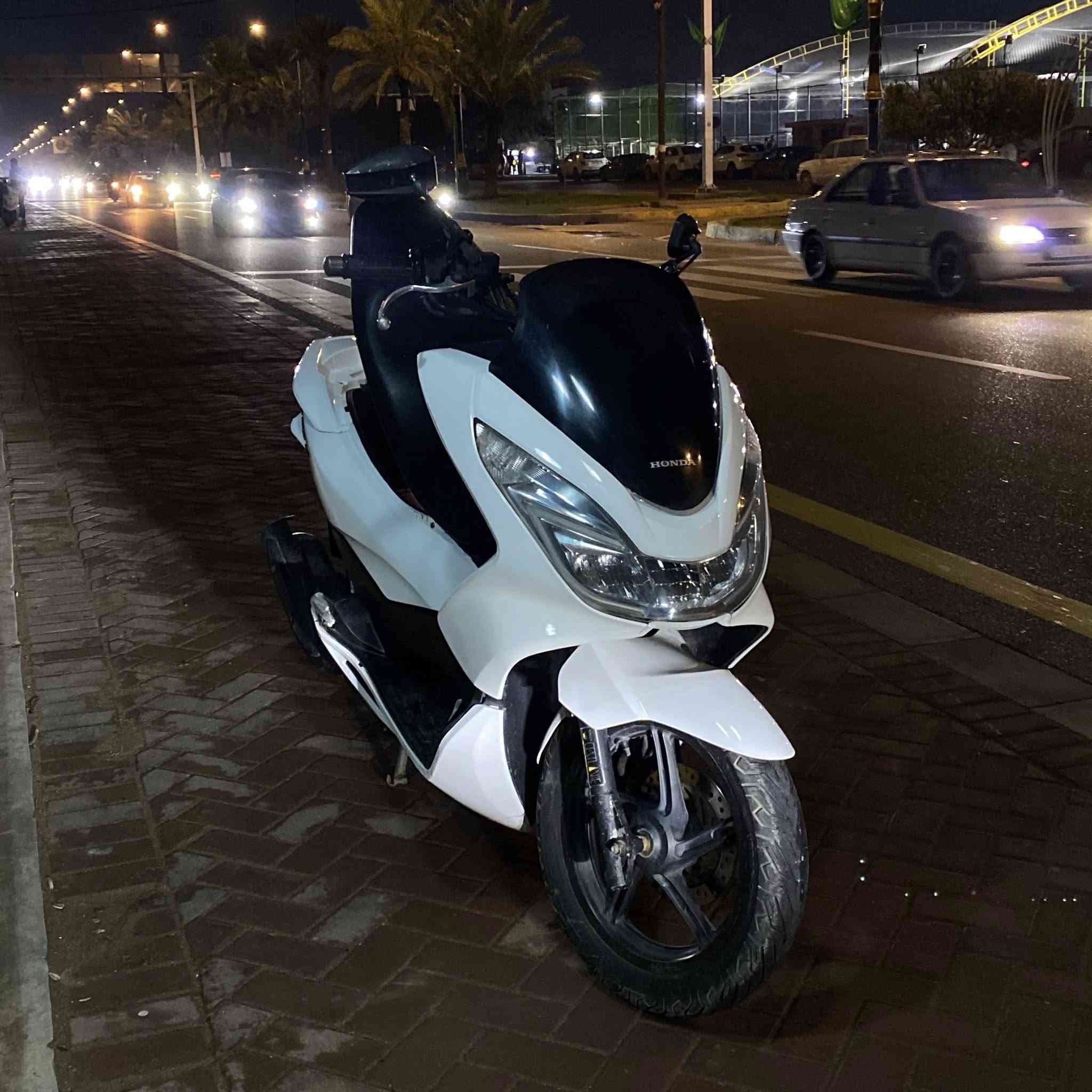 السلام عليكم  دراجه (pcx) حجم المكينه 150 ياباني الجيل الثاني ماشيه 32 الف حقيقي الدراجه مكفوله كفاله عامه حساسات كهربائيات كلها شغاله 
السعر   ً1،900،000
 بغداد مدينه الصدر ***********
