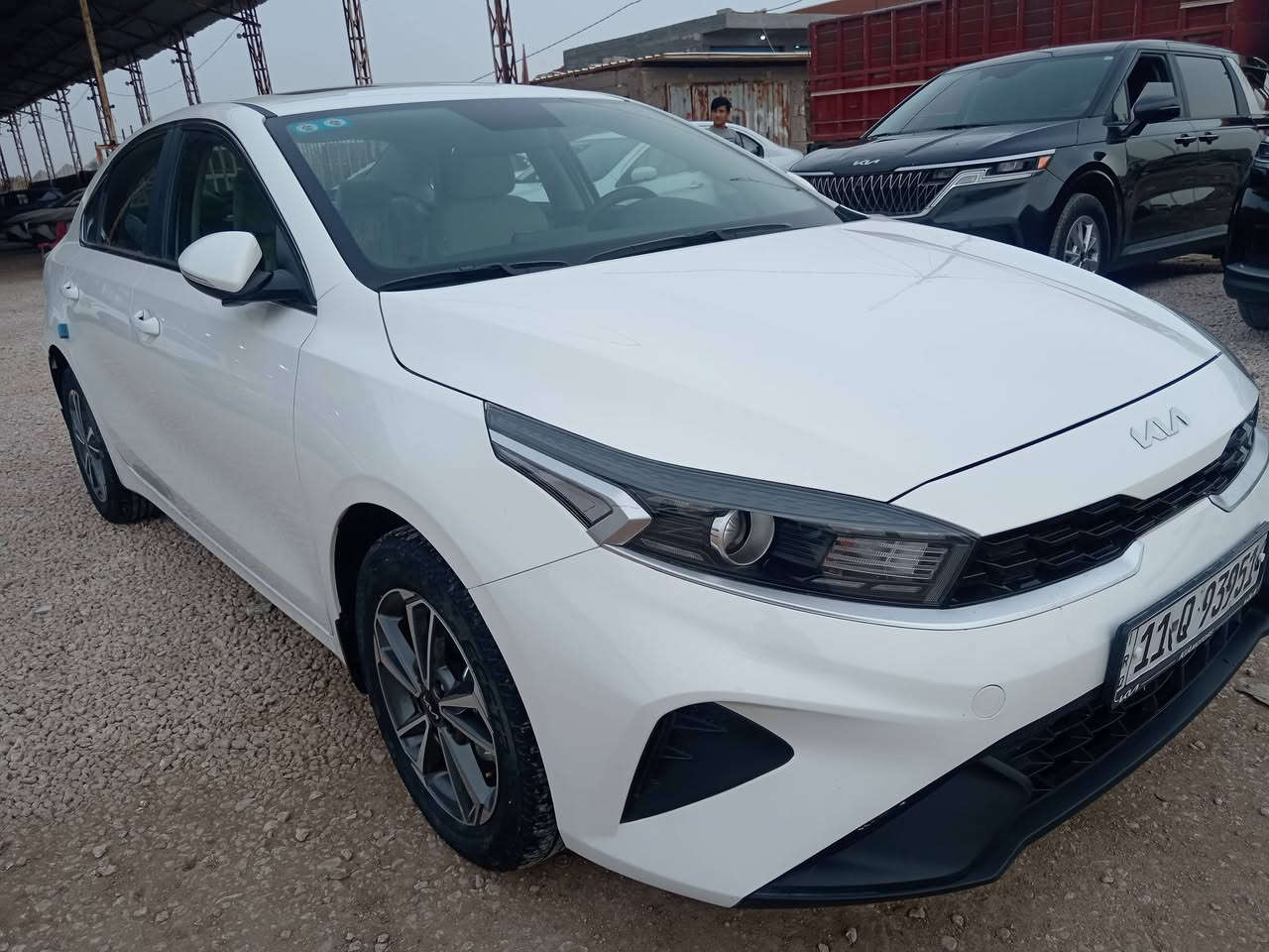 كيا سيراتو موديل ٢٠٢٤ محرك ٢٠٠٠ دوش ماشية ٢٤ الف فقط اسبير مانازل فول مواصفات بدون بصمة رقم بغداد دولي بأسمي بيها نصف قطعة صبغ بدون فتح أو عابر، 
السعر ١٨٠ ورقة نقد أو مراوس مكان السيارة السماوه الرميثه للاتصال *********** او ***********
