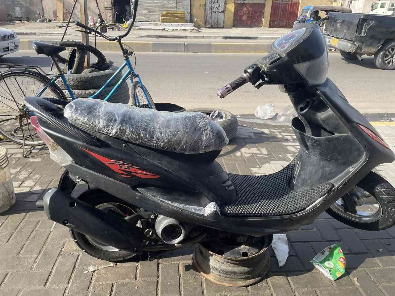 السلام عليكم 
دراجه ماكس بوشه 49 مفتوحه فقط ربل ولف دراجه كلهه بلاديه  ومختمه من الطول. لطول  نهضه ومعدل ودراجه حلوه  ونضيفه ومامتعوبه نقصه فقط بريك كدام ولايت كدام والبقيه كله شغاله السعر 675 وبيه مجال قليل مكاني شارع التاميم قرب افران السوداني ***********
