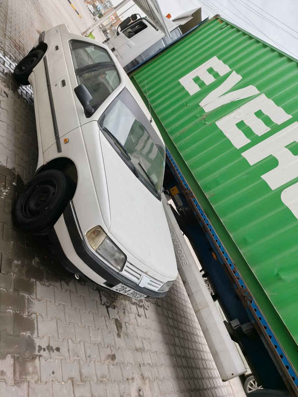 سلام وعليكم بيجو جي ال اكس موديل 2010 داخل بيجي سيارة نضيفة وجاهزة كير مكينة حدادية خير من الله تبريد تدفئة شغالات كهربائيات كلهة شغالة 
سياره بلاديه عنوان النجف حي الغري *********** بي واتساب
