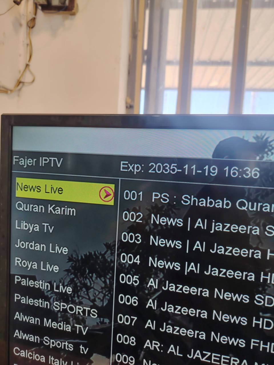 يتوفر ستلايت الغزال 3737 مستخدم
يجي مع كامل ملحقاته
سيرفراته شغاله كما موضح بالصور
سعره 25,000 والتوصيل مجاني لكافة محافظات العراق
للتواصل واتس ***********
