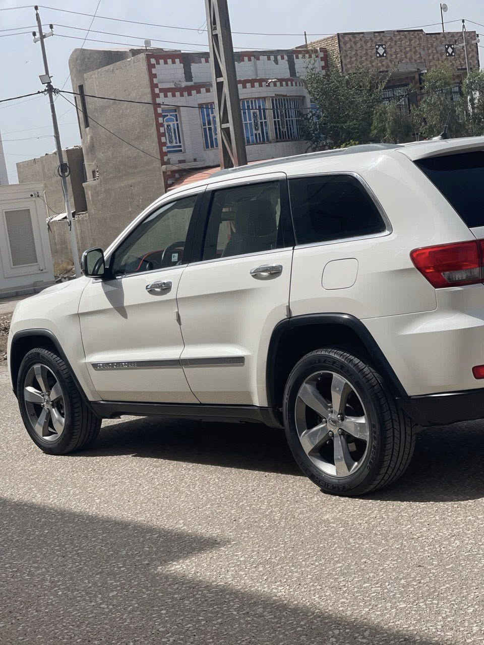 السلام عليكم
للبيع جيب گراند شيروكي موديل 2012🇺🇸
رقم اربيل انگليزي بأسمي 
فول مواصفات عدا الفتحه 
بصمة تشغيل واطفاء 
شاشه اندرويد وكاميرا خلفيه
ويل حجم 20 
كشنات كهرباء
دوشمه الداخل جديده ببغداد بالنواب 
تخم تاير حداديه أماميه وخلفيه كله جديد 
السياره داخله للعراق كلين 
وصارت بيهه دحچات بسيطه وشخوط بالعراق وع اثرهن صار بيهه صبغ بسيط بدون ايرباك والسونار مرفق بالصور 
السياره مال جناي وخسران عليهه مابيهه كل نقص متخسر عليهه الف 
العنوان: بابل-الحمزة الغربي 
للاستفسار مراسلة الصفحه او الاتصال ع الرقم:***********
