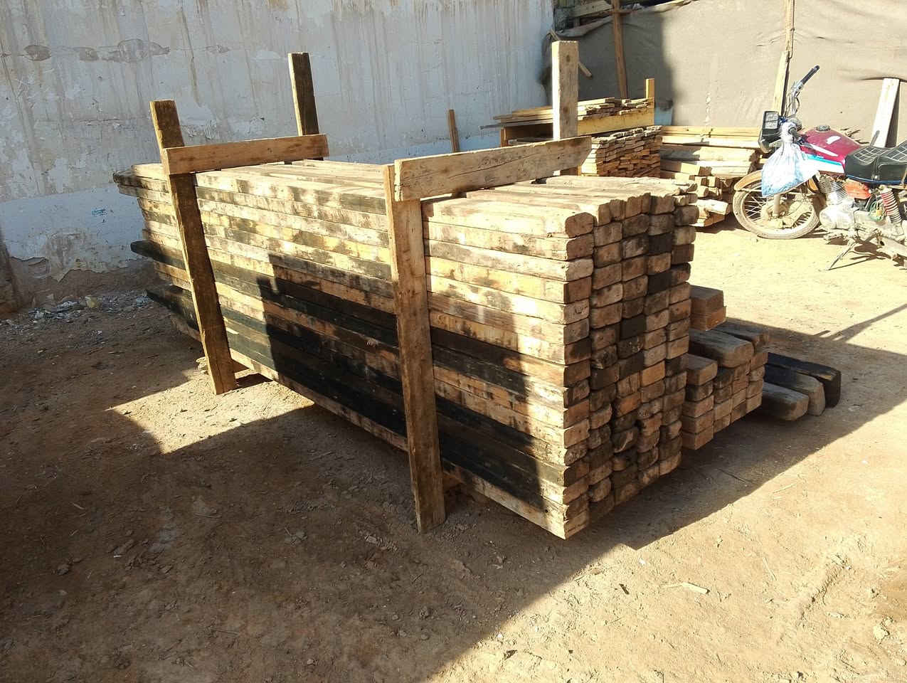 سير طول 3 متر تارس 2×4
العنوان حله شارع 80 قرب مطعم ثابت 

الهاتف *********** - ***********
