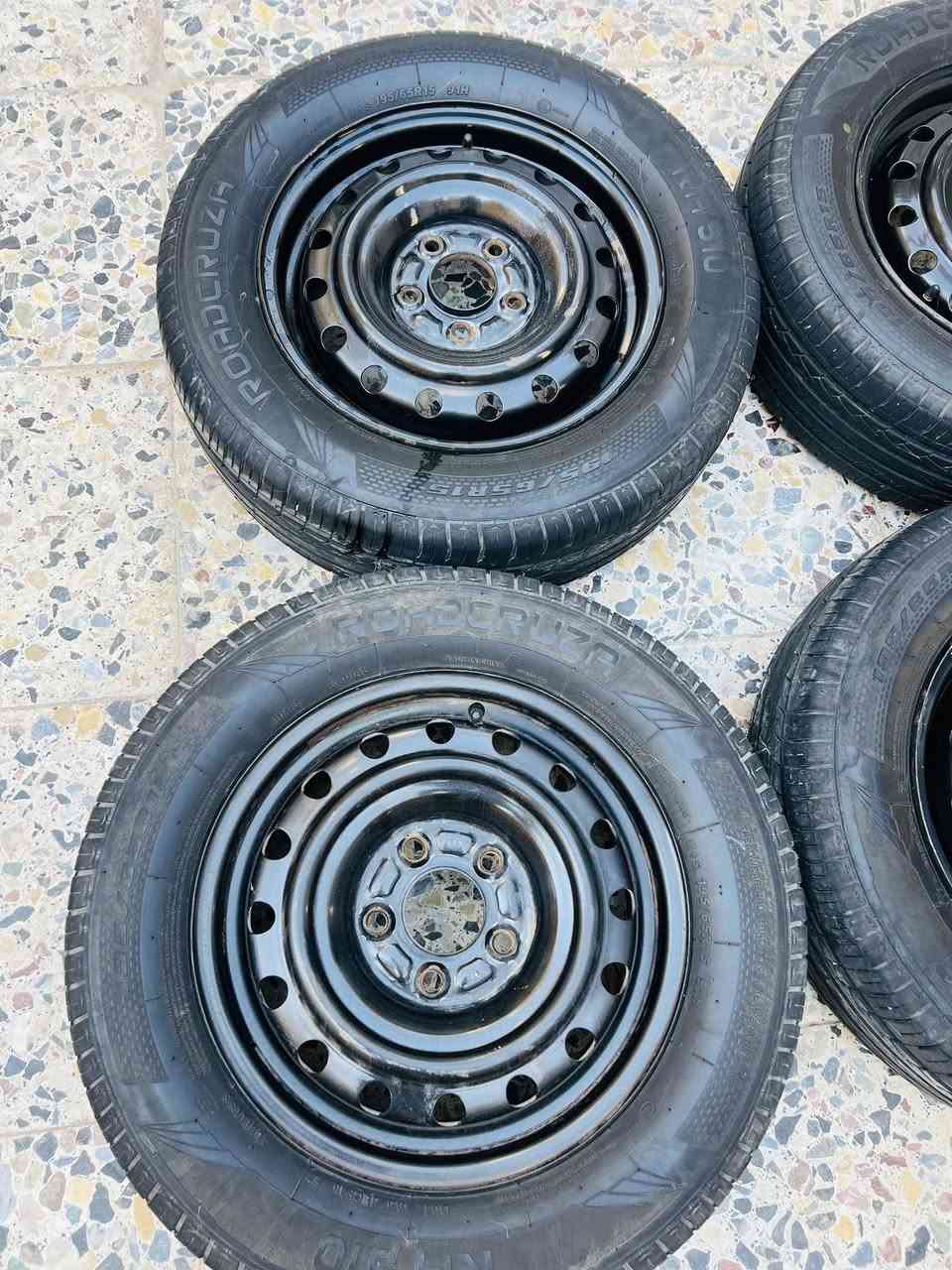 السلام عليكم  تخم تاير  للبيع حجم 15      تخم نضيف السعر 250مكان بغداد الاتصال ***********
