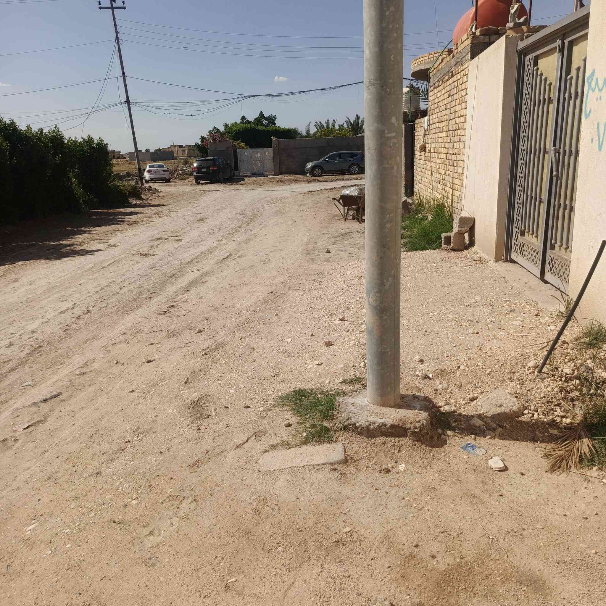 بيت زراعي مساحه 210متر
حي السبل الثانيه قرب اسواق ابو شكريه قرب مدرسة براعم الامل 
بتلو صب كونكريت البناء بلوك عكاده عالشارع العام 
البناء الحالي غرفتين +صاله+صحيات داخليه وخارجيه 
باقي لاستقبال والمطبخ غير مبني بتلوهن موجود مدفون 
خدمات ماء كهرباء وبيه وصل تطويب
للاستفسار.على الرقم.***********
