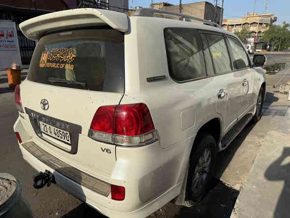 سلام عليكم 
للبيع سياره نوع لاندكروزر ستينيه موديل ٢٠١١ 
٦ سلندر  رقم سليمانيه بسمي سنويه جديده وهزه جديده 
تخم تاير جديد دلوب
حدادي صدر جديده امامي خلفي 
سياره جاهزه من كلشي 

كشنات جلد بقلاوه كهرباءفتحه تحكم ستيرن 
وبعد معروفه مواصفات لاندكروزر
سياره خير من الله 
العنوان بغداد جديده
***********
***********
