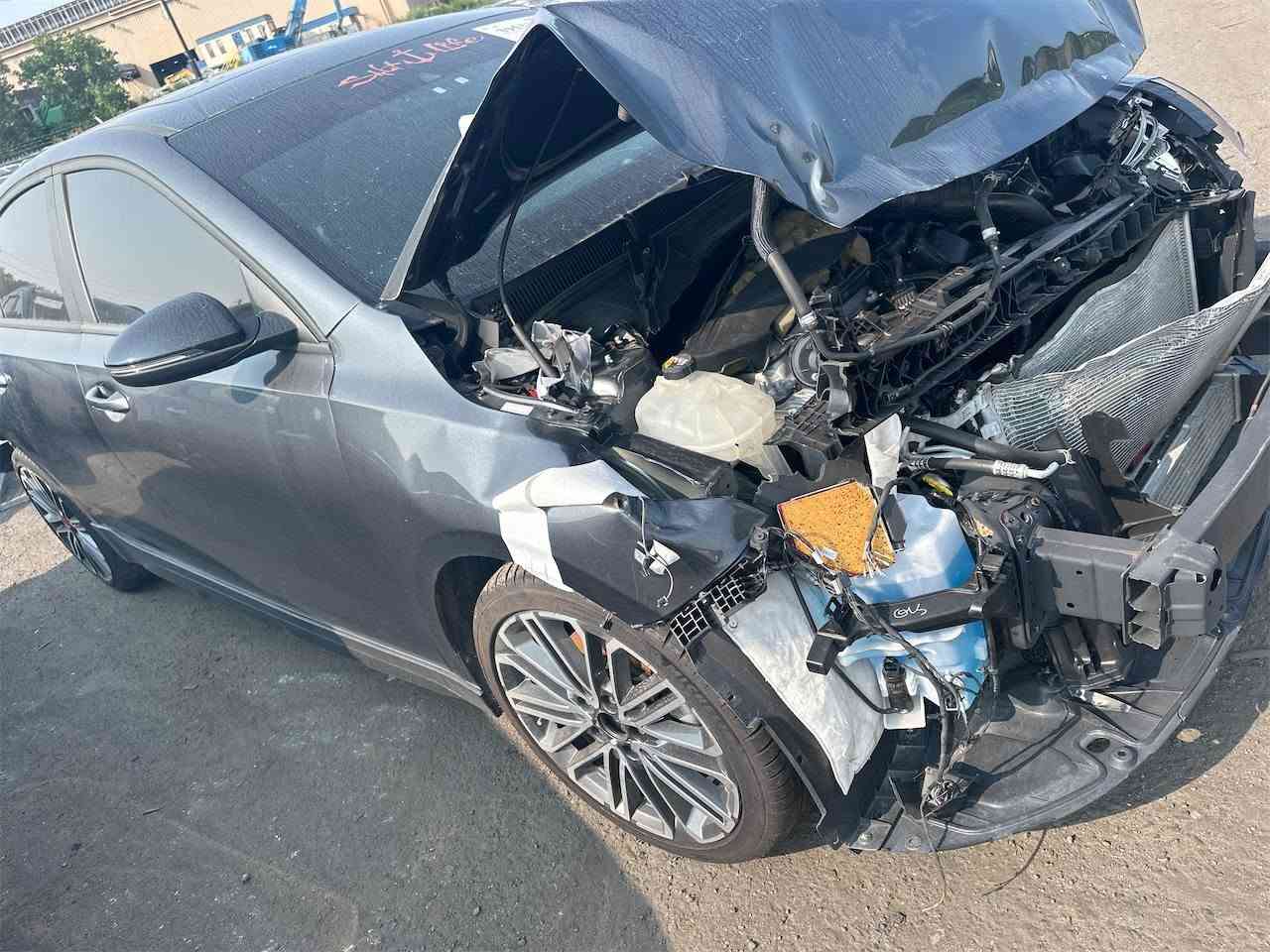 السلام عليكم
للبيع
كيا فورتي جيتي ٢٠٢٣ كير عادي
محرك ١٦٠٠ تيربو
فول مواصفات
تشغيل بصمه
دخول ذكي
كامرات حساسات
رادار مثبت سرعه
قياده ذاتيه
منفيس بسمي
السياره على حادثه
٧٠ بلميه غراض السياره
موجوده
ماشيه ١٨ الف
السعر ١٠٨ وبيه مجال
مكاني الزعفرانيه
الاتصال على الرقم
***********
