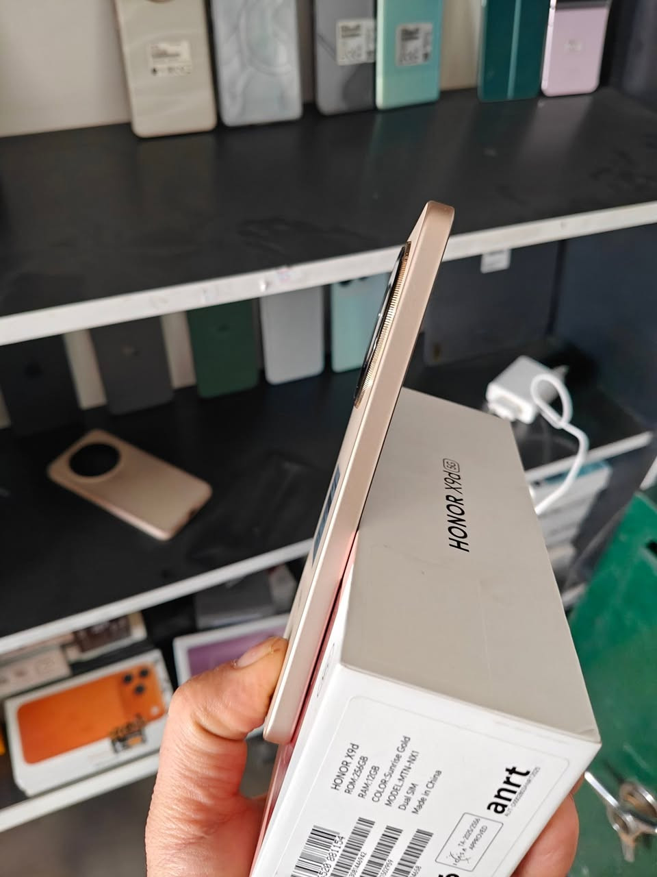 هونر إكس 9 دي 
256/12
مستخدم ايام أخو الجديد اللون المميز 
مكفول وكامل ملحقاته شرط الفحص والظمان 
السعر 335 قفل 
مكان المكتب بابل يوجد توصيل محافظات 
ظمان الجهاز 3 أيام من أي خلل أو صيانه


**إذا كنت صاحب هذا الإعلان وتريد حذفه لأي سبب، رجاءا أرسل رسالة إلى الدعم الفني**