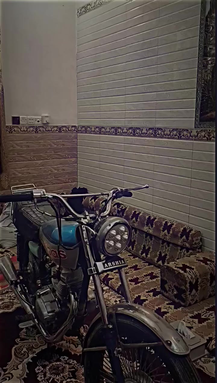 السلام عليكم دراجه اربعه كير كلك للبيع غراض ارشه مكينه ما شاء الله شلعه ومعدل لا تنقيص لا تبخير  الدراجه كامله لايت وضفيره عوزهه بس باتري سعر الدراجه 290 الف قفل المكان نجف رقم ***********
