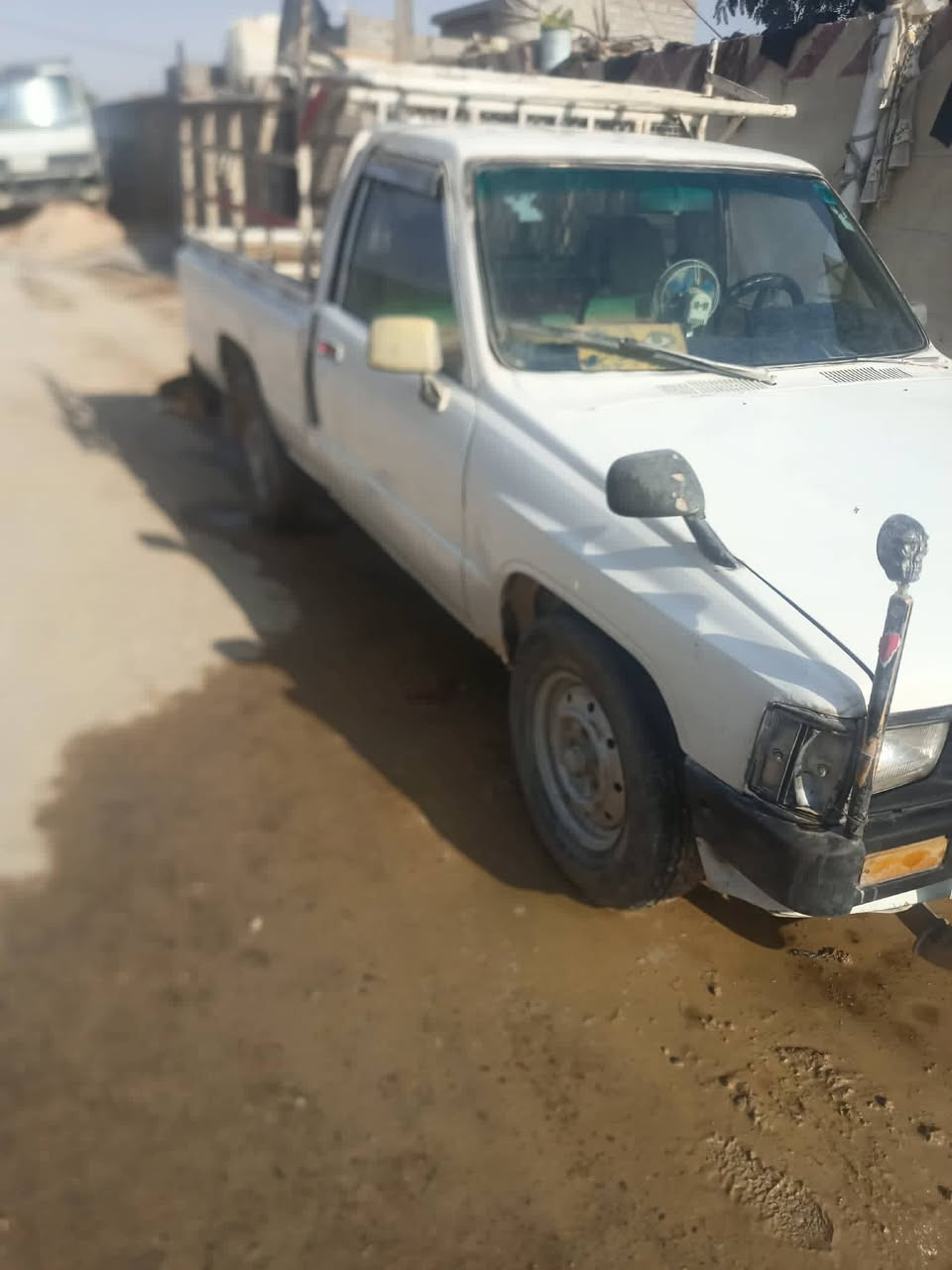 سلام عليكم بيكم موديل ٨٥ بسمي رقم انكليزي سنوية ٣٠ كير ومحرك وشاصي مكفول رقم ديالى سعر ٣٢ وبيه مجال مكاني نهروان أطراف بغداد رقم ***********
