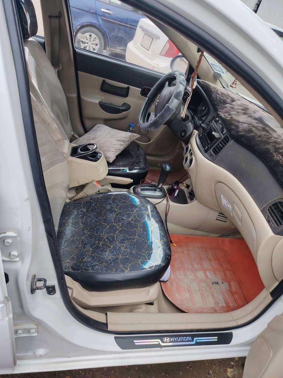 السلام عليكم اكسنت موديل ٩ محرك ١٦ شرط التحويل ولوكاله السياره بيهه قطعه وحده جاملغ امامي مبدل شركه  فقط كلهه شرط مناقصهه اي شي دفتر بانزين سنويه جديده صدر تخم تاير تبريد السياره جديده حيل السعر ٩٠ وبيهه مجال هاتف*********** او مراوس بالنتره افانتي
