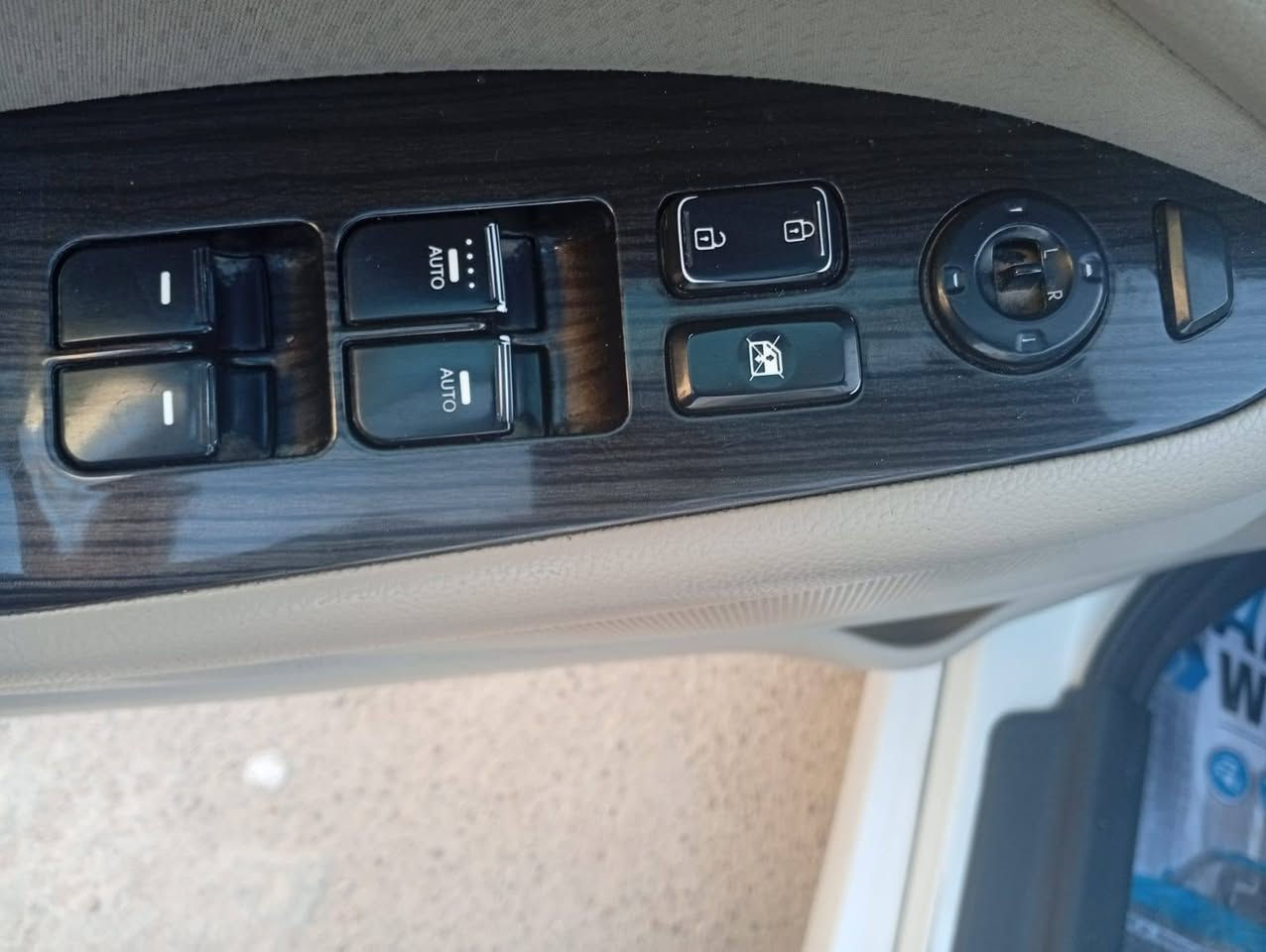 السلام عليكم
كيا اوبتيما خليجي ٢٠١١
فول مواصفات محرك ٢٠٠٠ 
بانوراما شفتات ستيرن 
تبريد بيانو قطعتين 
مراية شفط وإشارة بالمراية
كامرة خلفية حساس خلفي 
رقم سليمانية الدولي الجديد
باسمنا السيارة 
تريد تحويل تريد وكالة 
السيارة بيها اربع قطع صبغ بدون دواخل رش فقط 
مكاني بغداد  الدورة المهدية الثانية 
***********
