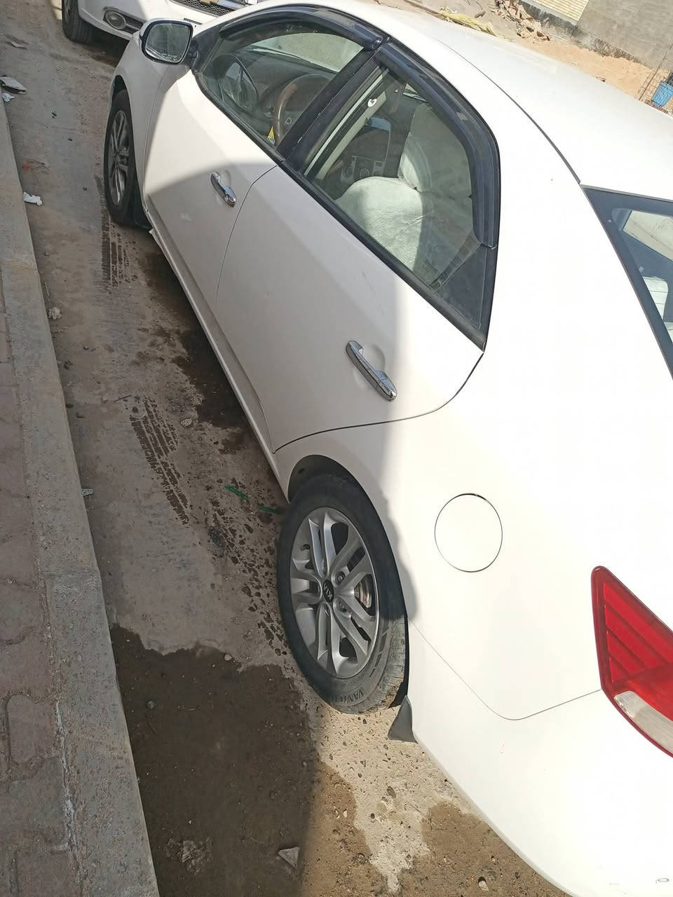 سلام عليكم
سيراتو موديل 11 رقم سليمانيه بيه ربع جاملخ صبغ اثر شخط مه بارد جدا قليل خليجيه دوش جديده وجاهزه سعر 103 عنوان رمادي استفسار ***********
