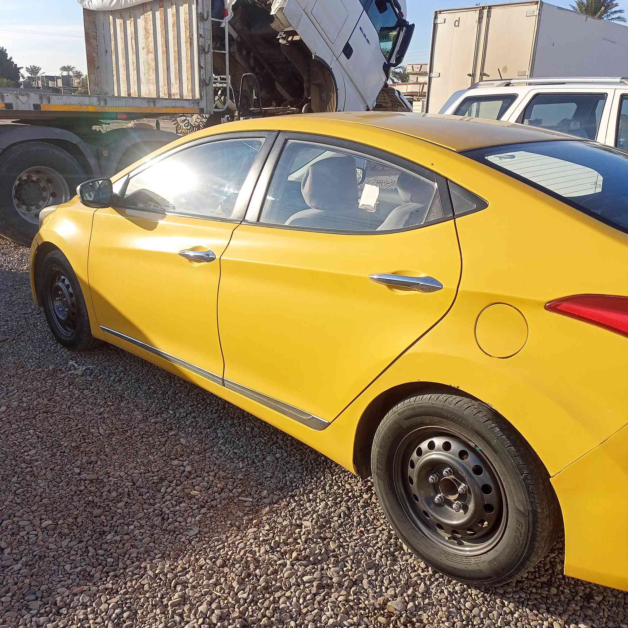 السلام عليكم افانتي موديل 2012 واردكندي كير ومحرك خير من الله محرك 1600 دوش  سيارة جاهزة من كلشي تخم تاير جديد حدادية جديدة عارضة 95 وبيه مجال مكان سيارة ديالى خان بني سعد للتواصل ***********
