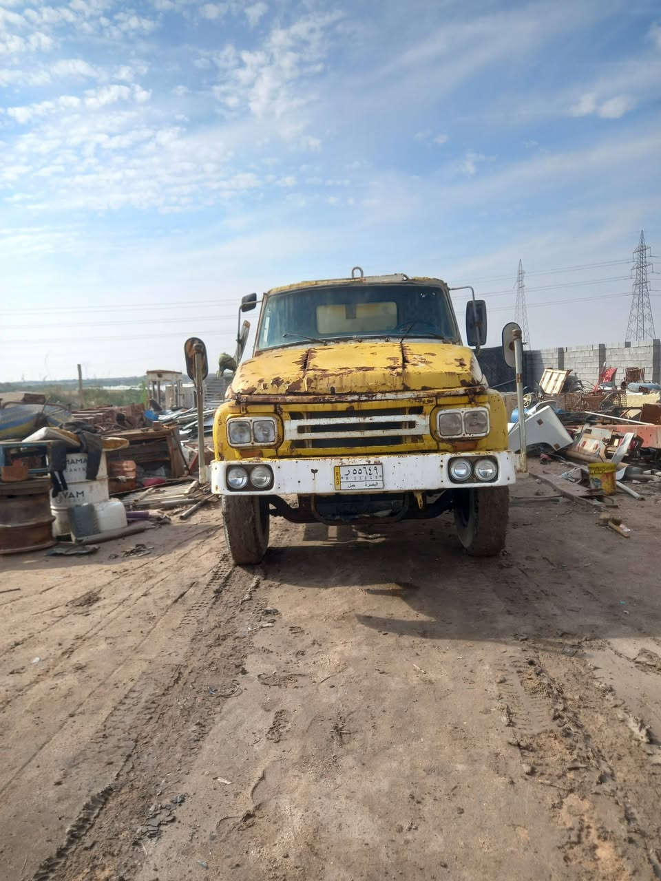 اللبيع نيسان مديل 92  سيارة جاهزة بس القمارة تعبانة رقمهة الماني بصرة المكان البصرة دير  
***********
