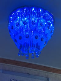 ثريات للبيع زوج بلوتوث سعر ١٠٠ الي يدهن يراسل الرقم ٠٧٧١٩٤٣٩٣٦٥