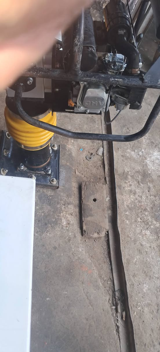 قفاز صيني مستخدم الباب الأول
نوعيه جيده جدأ 

سنه الصنع ٢٠٢١ 

الوزن ٧٧ كيلو 

قوه الضربه ٢٥٠٠ 

خزان وقود ⛽️ ٢.٨ لتر 

#مكتب_الماهر_للمواد_الانشائيه

العنوان بغداد ساحة الطيران 

شارع النضال الفرع الثاني 

مقابل كنيسة الارمن 

للاستفسار اكثر اتصل على الرقم 

***********
