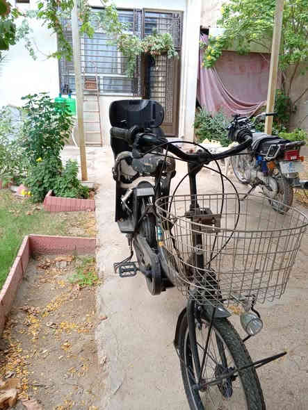 السلام عليكم بايسكل تكسي للبيع ياباني شرط حجم 20 النضافه 90 بلميه والسعر 120 قفل العنوان كربلاء للاتصال على الرقم ***********
