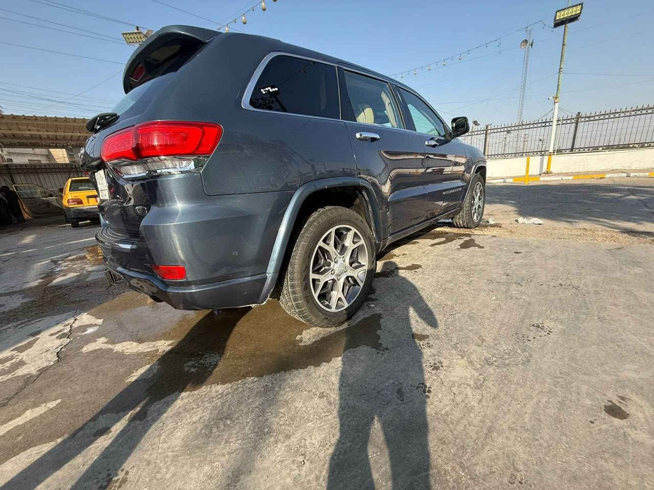 جيب كراند شيروكي اوڤرلاند  محرك 3600وارد امريكي للبيع 2021 ماشيه 89 الف كيلو متر رقم بغداد فول مواصفات جكات حادث چافيه او موجود الصور السعر 180 ورقه وبيها مجال ماكو هيج سعر وبهيج موديل ومواصفات غير متواجد بالفيس فقط واتس اب للاتصال (***********) بغداد, العراق
