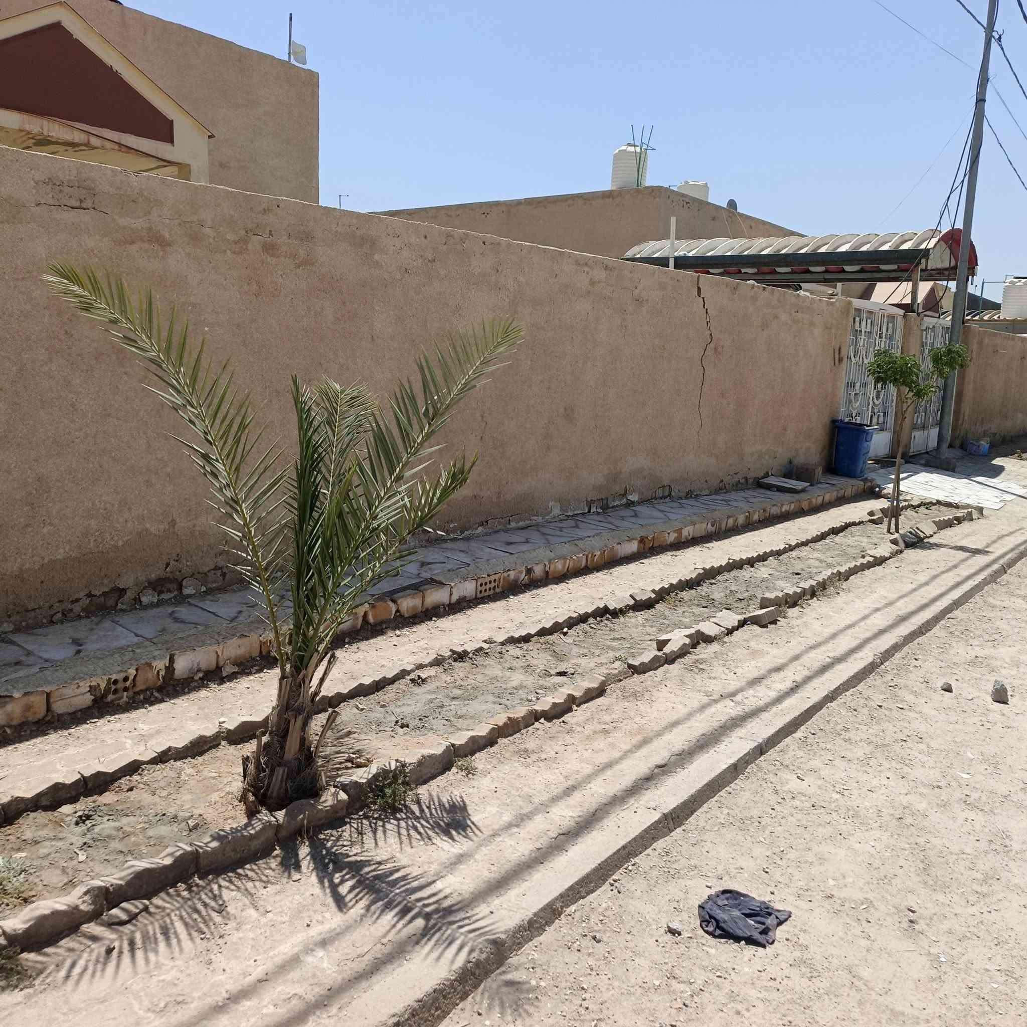 سلام عليكم الدار البيع مجمع العباسيه
السكني 300 متر

غرف 2

صاله

ستقبال

مطبخ

تخاریج دخليه والخارجيه غير مكتمل

البيت عل مصرف العقاري

الاتصال على الرقم ***********
