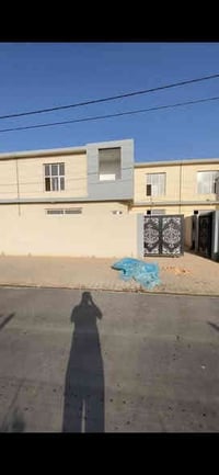 دار للبيع في مجمع الزهراء السكني مساحة 240م على شارع 100   قريب شارع 6...