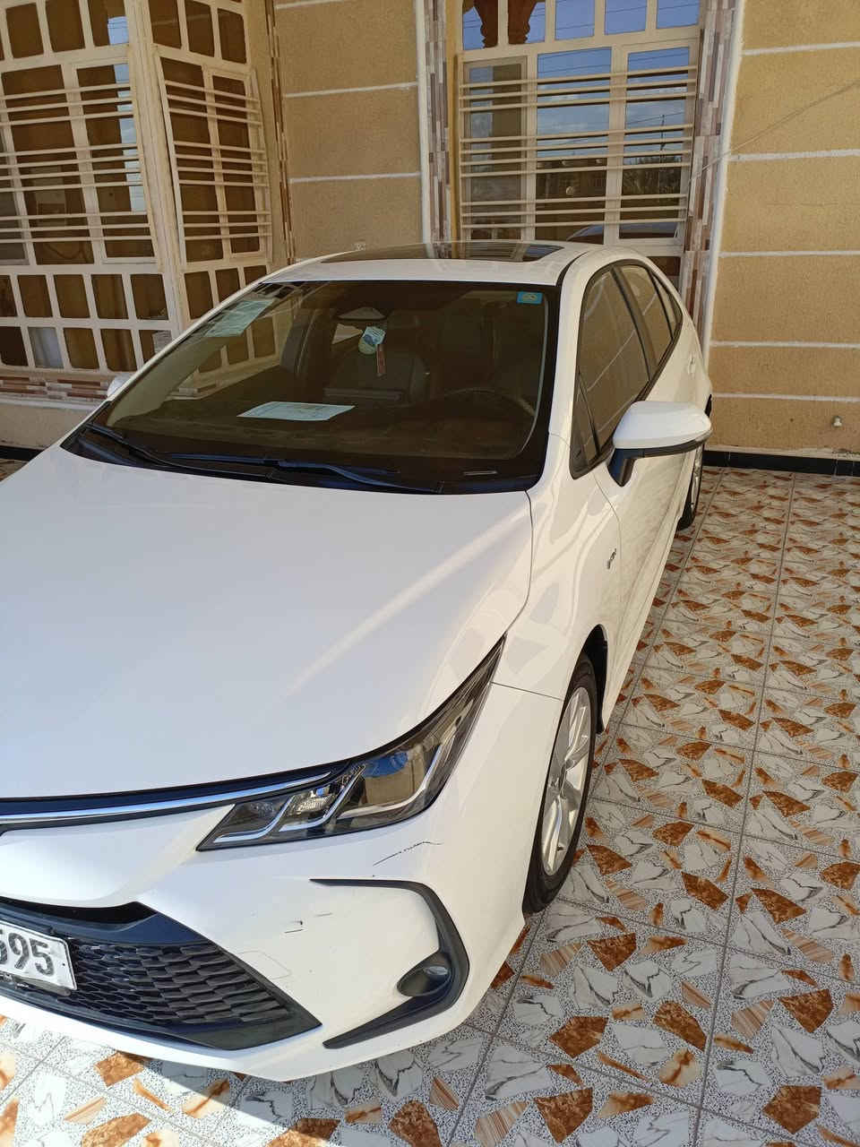 سلام عليكم 
كورلا موديل 24 هايبرد شكل لخليجي 
مكفولة 
فول مواصفات كشانه جلد وكهرباء 
ماشيه 52
محرك 1800
سياره جديده 
سعر 152
مكان الانبار الكرمه 
***********
