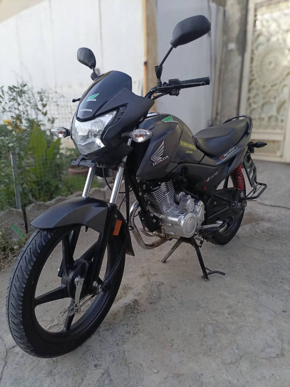 السلام عليكم
هوندا ليفو (ياباني) رقم بغداد
السعر 2 مليون وبيه مجال للشراي الصدك مثطر على بيعته
***********
