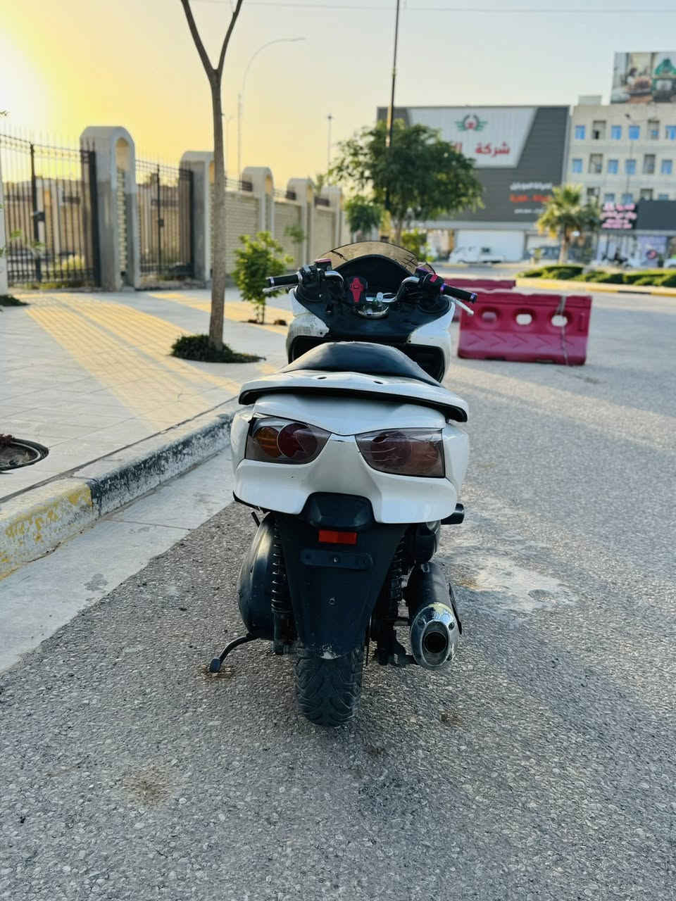 السلام كليكم MF0 10
دراجه شغاله نكره سلف ✅( مامفتوحه)

لايت✅

بك لايت✅

اشاير✅

دبل اشاير✅

ستاند حساس✅

دراجه كامله وحلوه 
فقط فقط فقط 

الدراجه بيها خيط بخار جدا جدا خفيف ودراجه حلوه وطايره 

وكفراتها تعبانات يعني الدراجه يرادلها ترديتب 
مكاني كربلاء حي العامل 

***********
