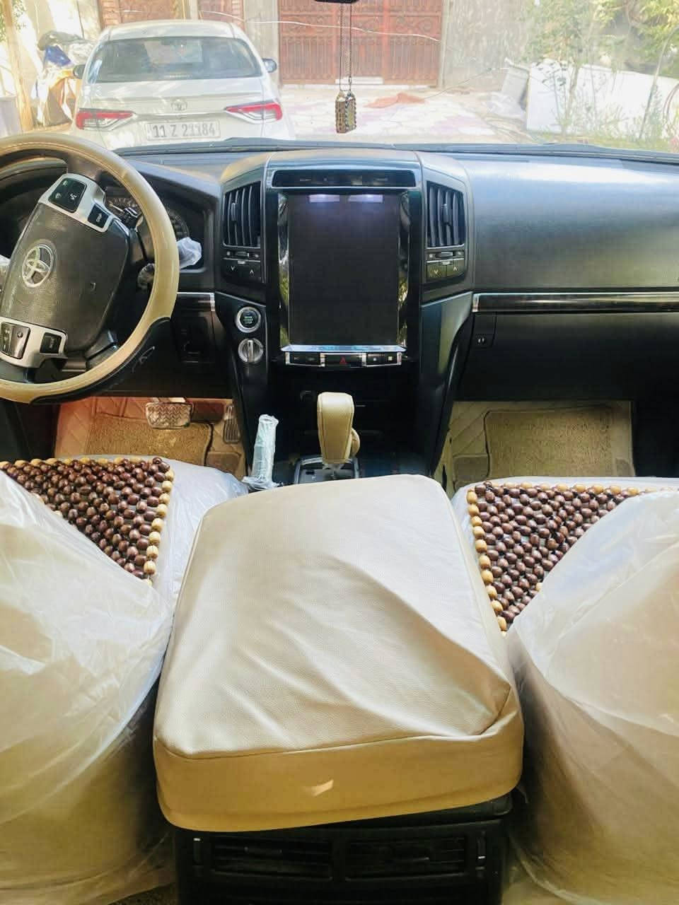 لاندكروزر 2010 بريم اصل 8 سلندر بية صبغ بين البابتين اثر شخط بدون دواخل وعلى الفحص
كير مكينة حدادية كلها مكفول
 رقم بغداد ماشية 160 وشرط الفحص 
تخم تاير جديد 
السيارة بأسمي تحويل مباشر بأسم المشتري 
مكان السيارة بابل 
اتصال فقط *********** 
السعر 297 بيها مجال بسيط
