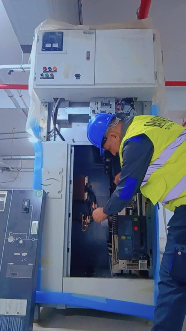 عماد أبو أحمد فيتر وكهربائي مولدات الديزل وعمل لوحات سيطره وبوردات المواقع ونصب وتحديث المواقع مع صيانه دوريه للمواقع والمولدات ما عليك إله تتصل وبلخدمة
((كادر كامل))
***********
